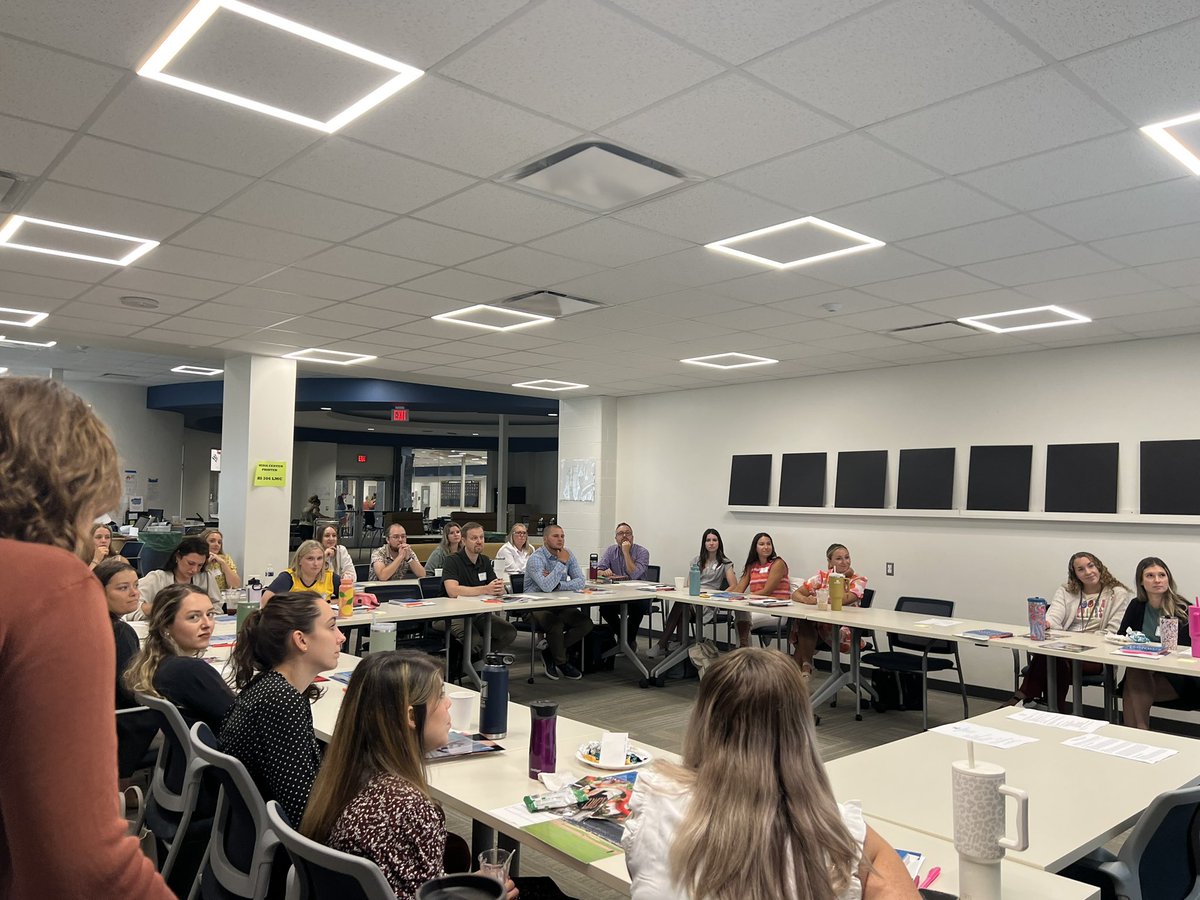 DrJimLloyd's tweet photo. Very excited to welcome our new group of Bulldog teachers to our team. @OFCSDistrict https://t.co/fF67AvHEca