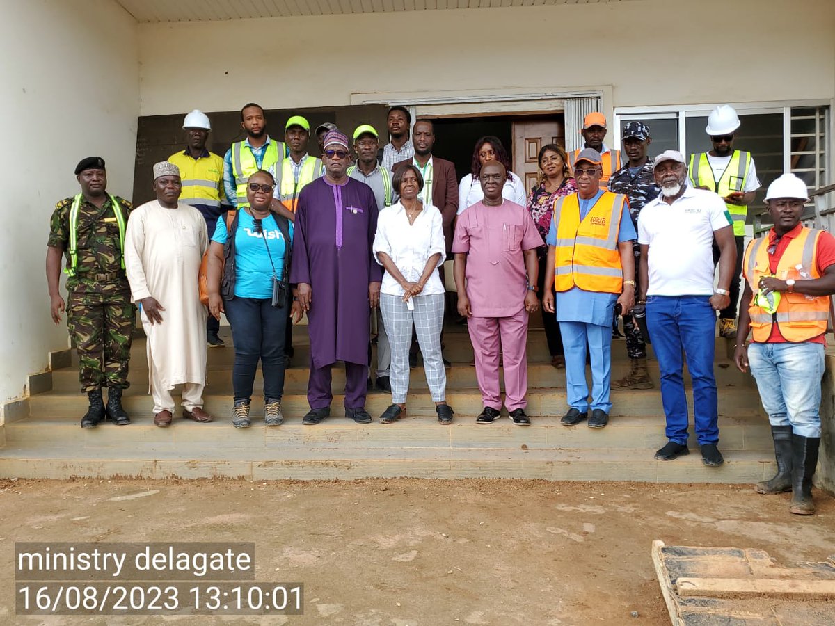 BANCAENGINEERI's tweet photo. 🇸🇱Visite du ministre de l'économie et du plan sur le projet du dépôt logistique en cours d'acheminement.  #SierraLeone #banca #plan https://t.co/4NowSSuREA
