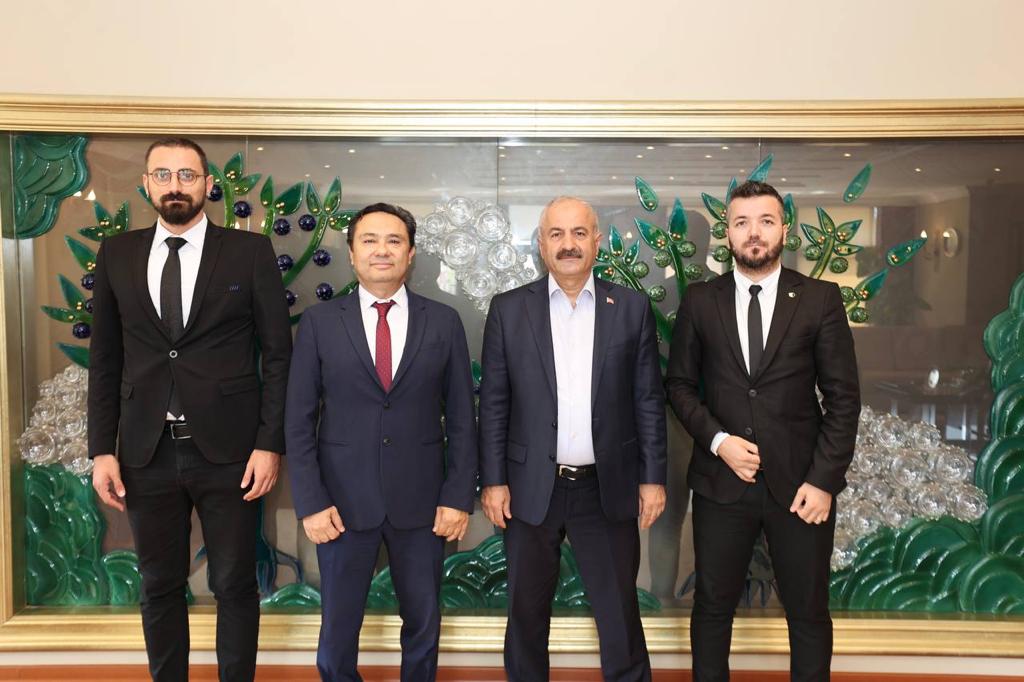 Genel Müdürümüz Tolga Bildirici, TTO Yöneticimiz Ali İhsan Coşkun ve Kurumsal İletişim Yöneticimiz Ergün Alver, Gebze Belediye Başkanı Zinnur Büyükgöz'ü ziyaret etti.

#gosbteknopark #işbirliği #ziyaret