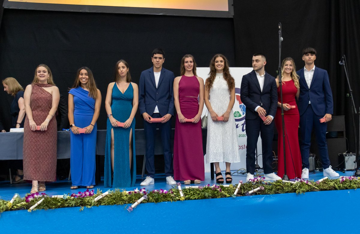 Begonazpiikas's tweet image. 🎓👏 Un número elevado de alumnos y alumnas ha obtenido un gran resultado académico. Fruto del #esfuerzo, el interés y la motivación. La Ikastola trabaja por que los y las jóvenes tengan interiorizados estos valores, y reconoce su merito a través de varias #menciones y premios.