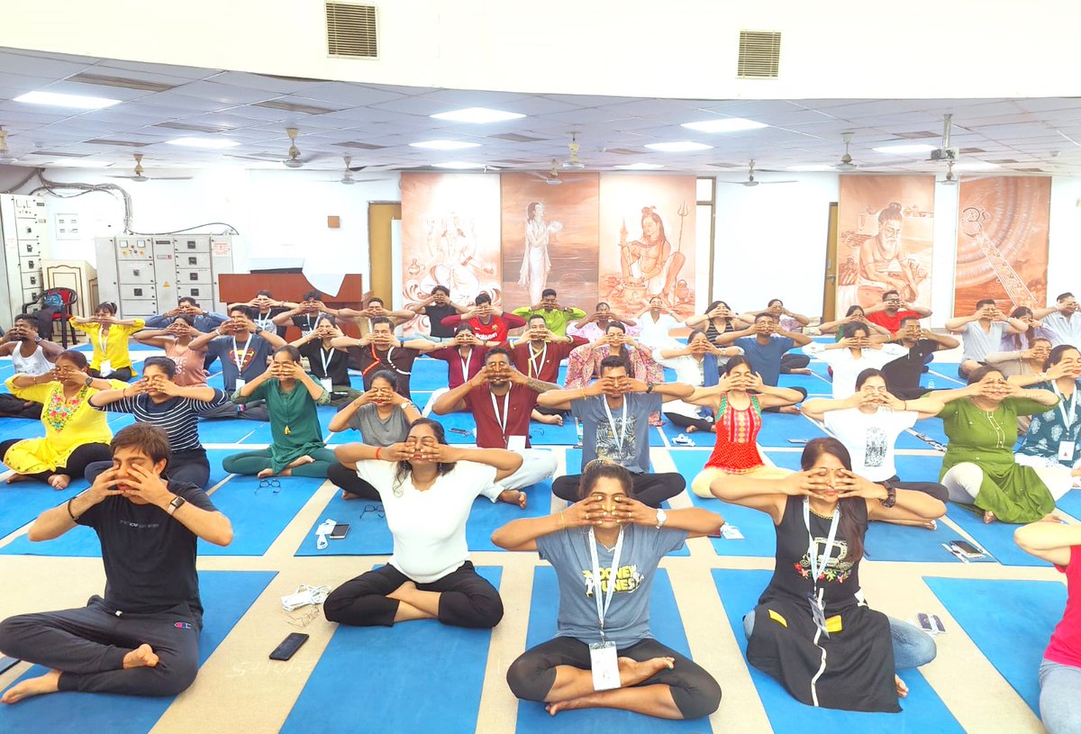 diaspora_india's tweet photo. Experiencing power of #yoga!
Enthusiastic participants of #67KIP engage in revitalizing Yoga session hosted by @mdniy . Exploring profound benefits of Yoga for body & mind, it concluded with an enlightening Q&A session inspiring all to incorporate Yoga for a holistic well-being. https://t.co/OSCvFjoUGn