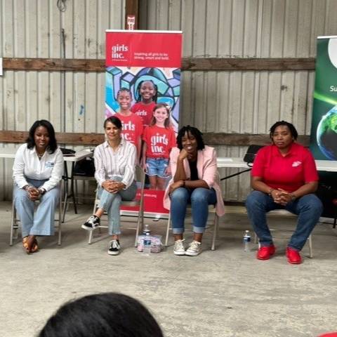 chevronphillips's tweet photo. CPChem employee Peaches Youman recently shared about her role at CPChem as part of Be Bold Institute's Career Day Panel. The panel allowed students to connect what they are learning in school with future career possibilities. Just another great day in the #Chemunity! https://t.co/0W0eOwFKg2
