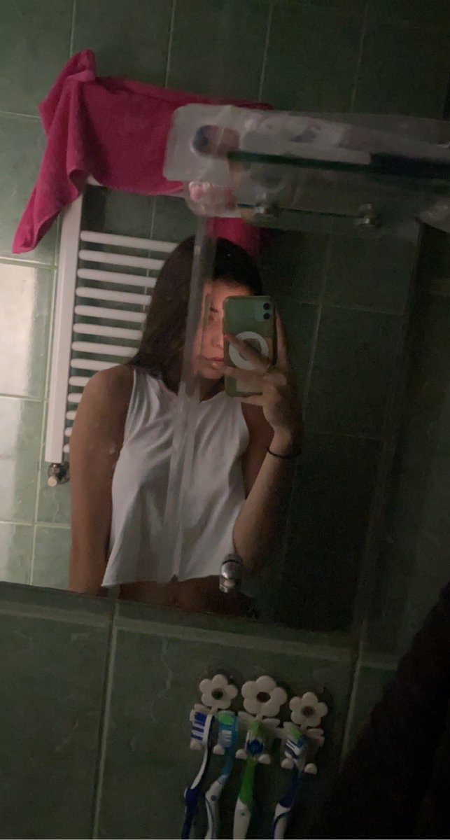 MarieWells83950's tweet photo. If you want to get free nudes! Retweet my post and don't forgot to follow and Add me on snap chat for free nudes #Horny #Ass #Wetpussy #Bigboobs #Masturbsting #Tits https://t.co/J7Nkd9EyFJ