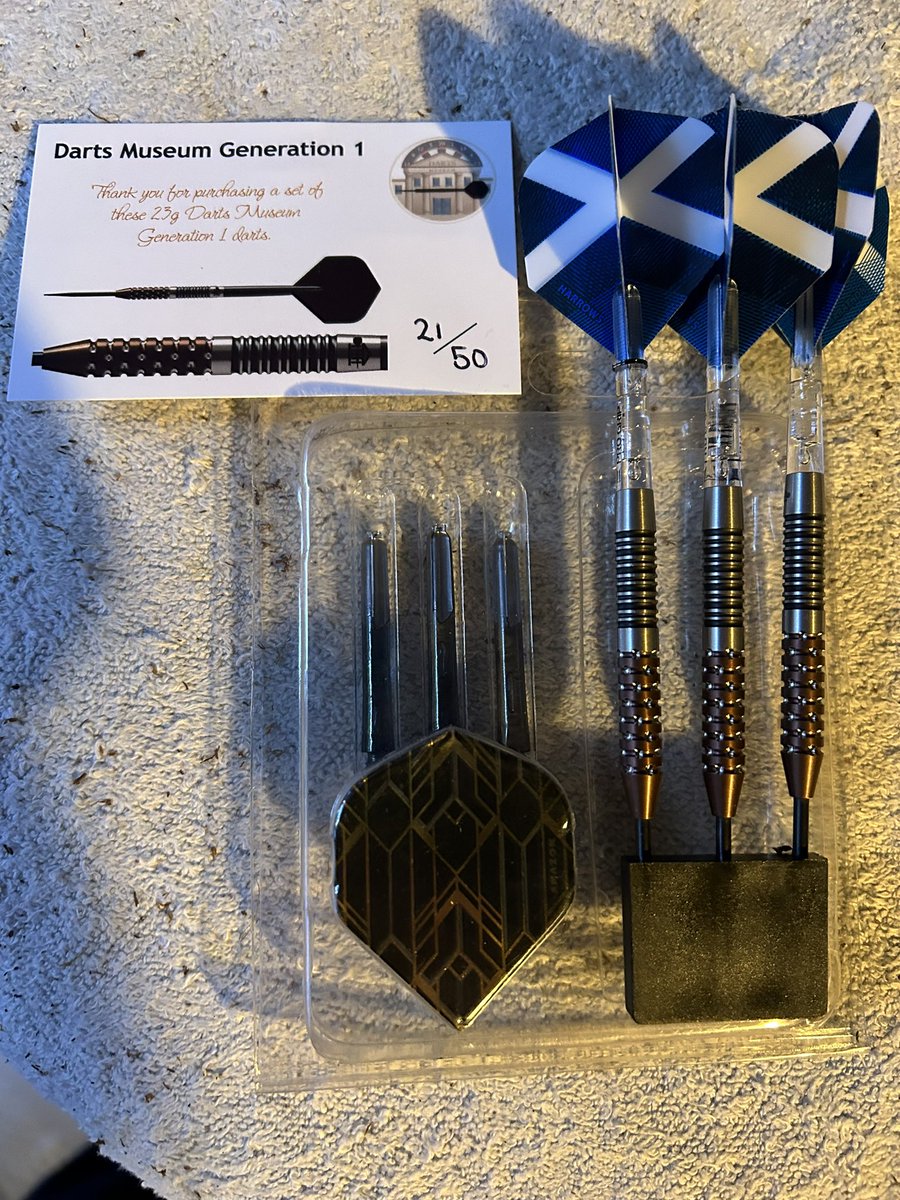 WeeMan170's tweet photo. Absolutely amazing set of darts with a great grip and balance, absolute class darts, they fly great @Richard_Stanway https://t.co/GON7M4pMP8