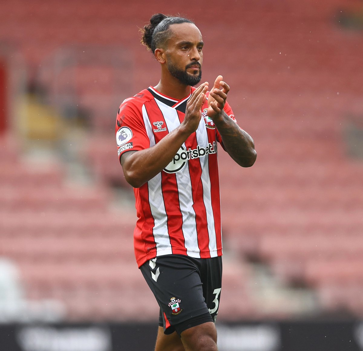 DeadlineDayLive's tweet photo. 🚨 Theo Walcott is set to retire from professional football at the age of 34.

(Source: talkSPORT) https://t.co/iVu7FwWDOU
