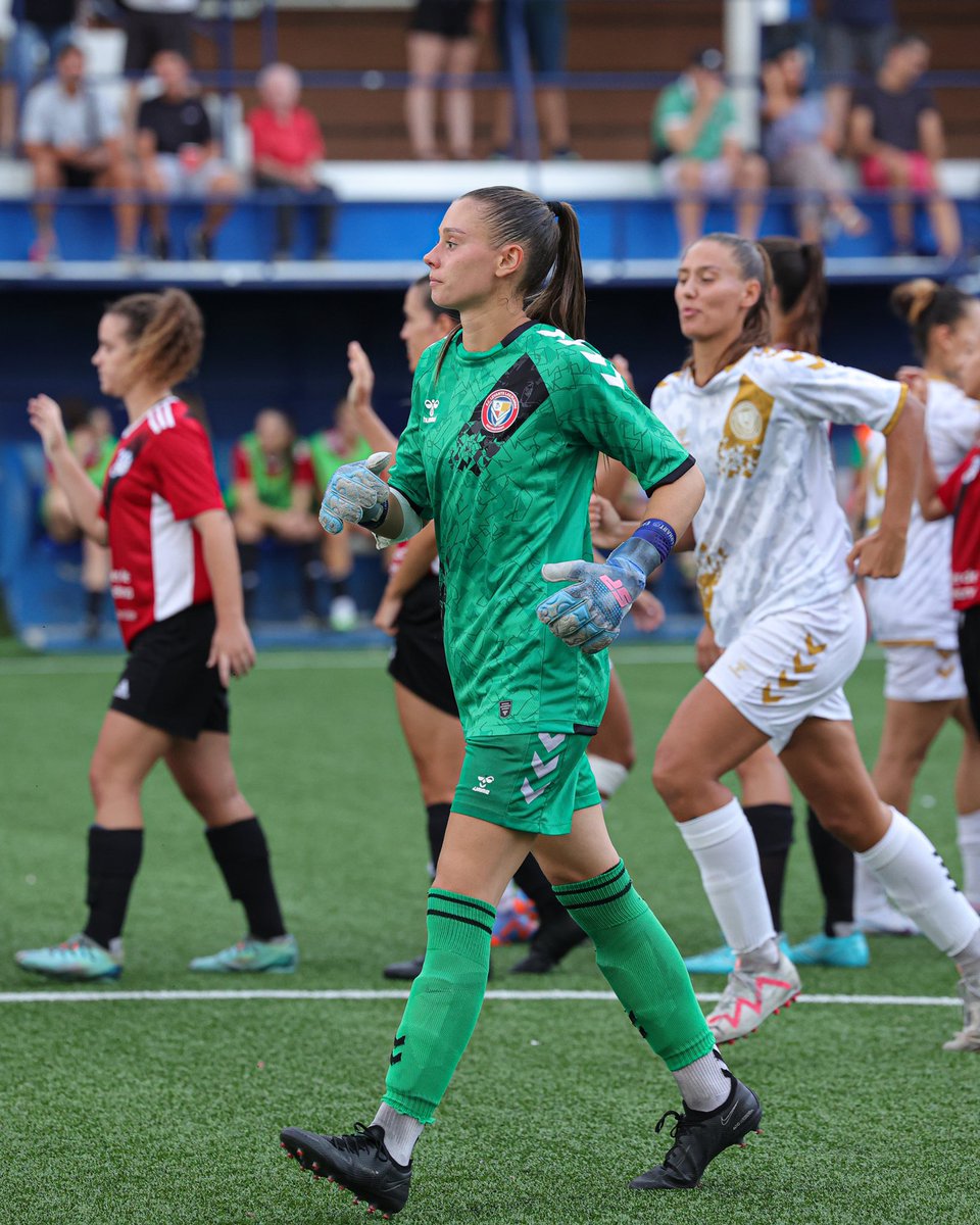 Tras un largo año de trabajo y recuperación ayer nuestra portera Laia Garcia volvió a vestirse de corto. Que ganas teníamos de verte bajo palos <a href="/laiagd2000/">Laia Garcia</a>