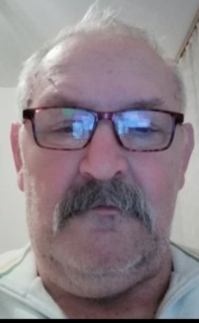 To je Igor Hribar.
Tej rdeči podgani je žal, da nisem zakopan v katerem od komunističnih morišč.
Če ga kdaj srečam...