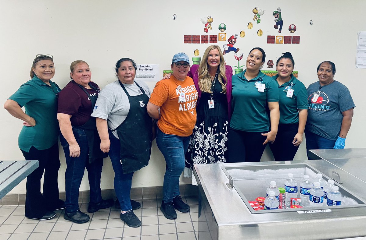 I sure do love our #KleinFamily <a href="/GreenwoodKISD/">Greenwood Forest</a>! From the teachers to the admin to the cafeteria crew to KPD Officer Willis, I’m grateful for this team’s dedication to our kids. 💚