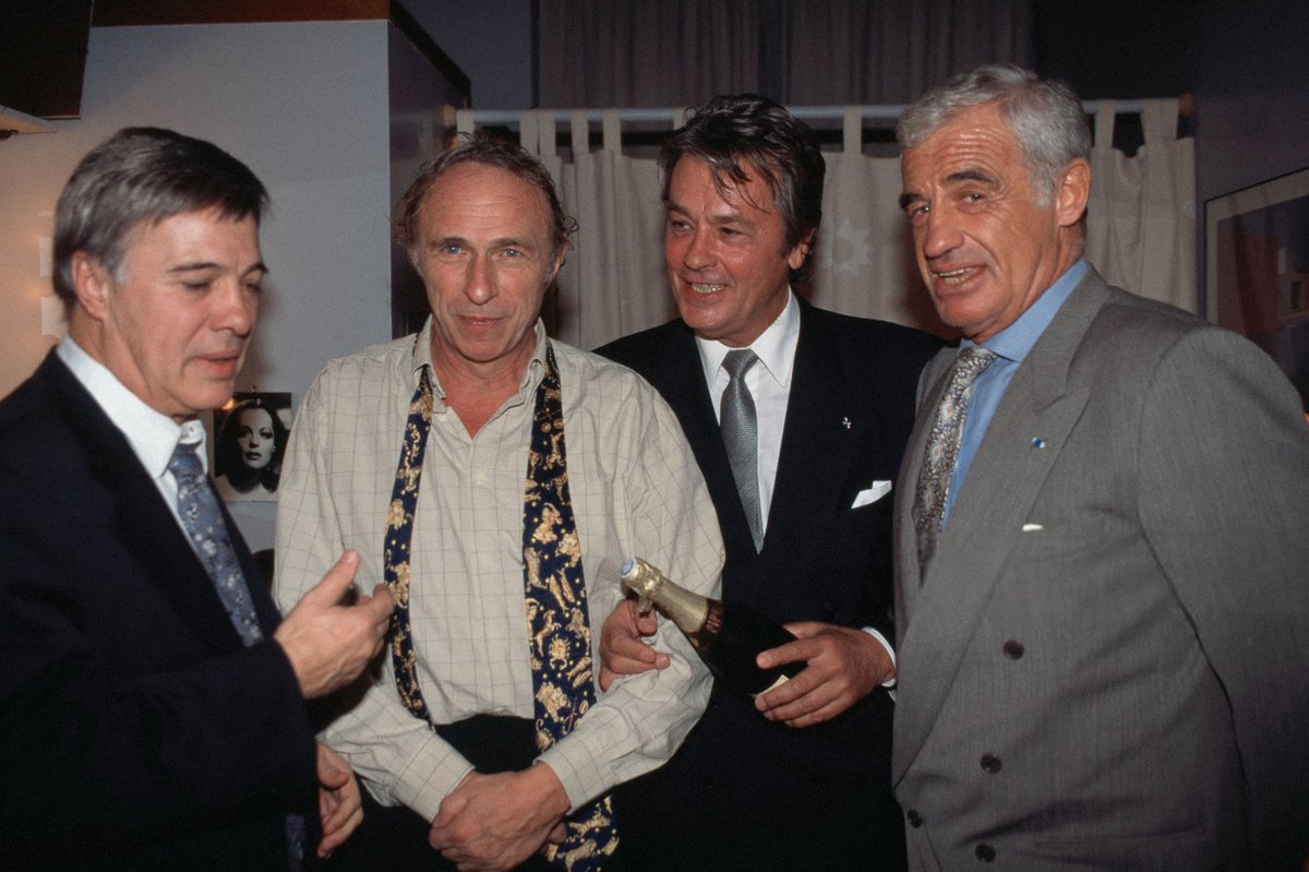 DelonSociety's tweet image. Guy Bedos, Pierre Richard, Alain Delon and Jean-Paul Belmondo at the premiere of "On purge Bebe - feu la mere de Madame", 1994.

#AlainDelon #GuyBedos #PierreRichard #JeanPaulBelmondo #theatre #film #FilmTwitter