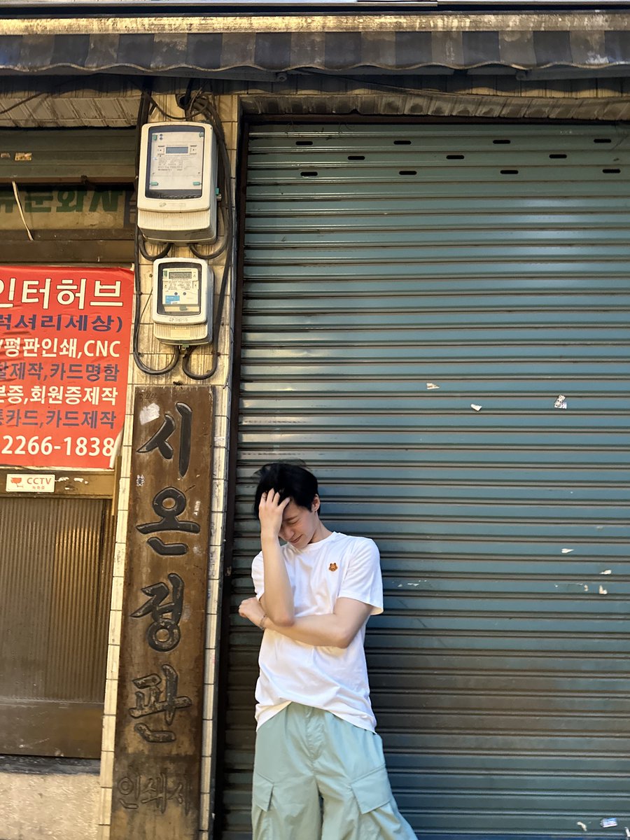 official_ONEUS's tweet photo. [#환웅]
휴일 좋아💚🐯🌙 https://t.co/8Fjg6jW9AU