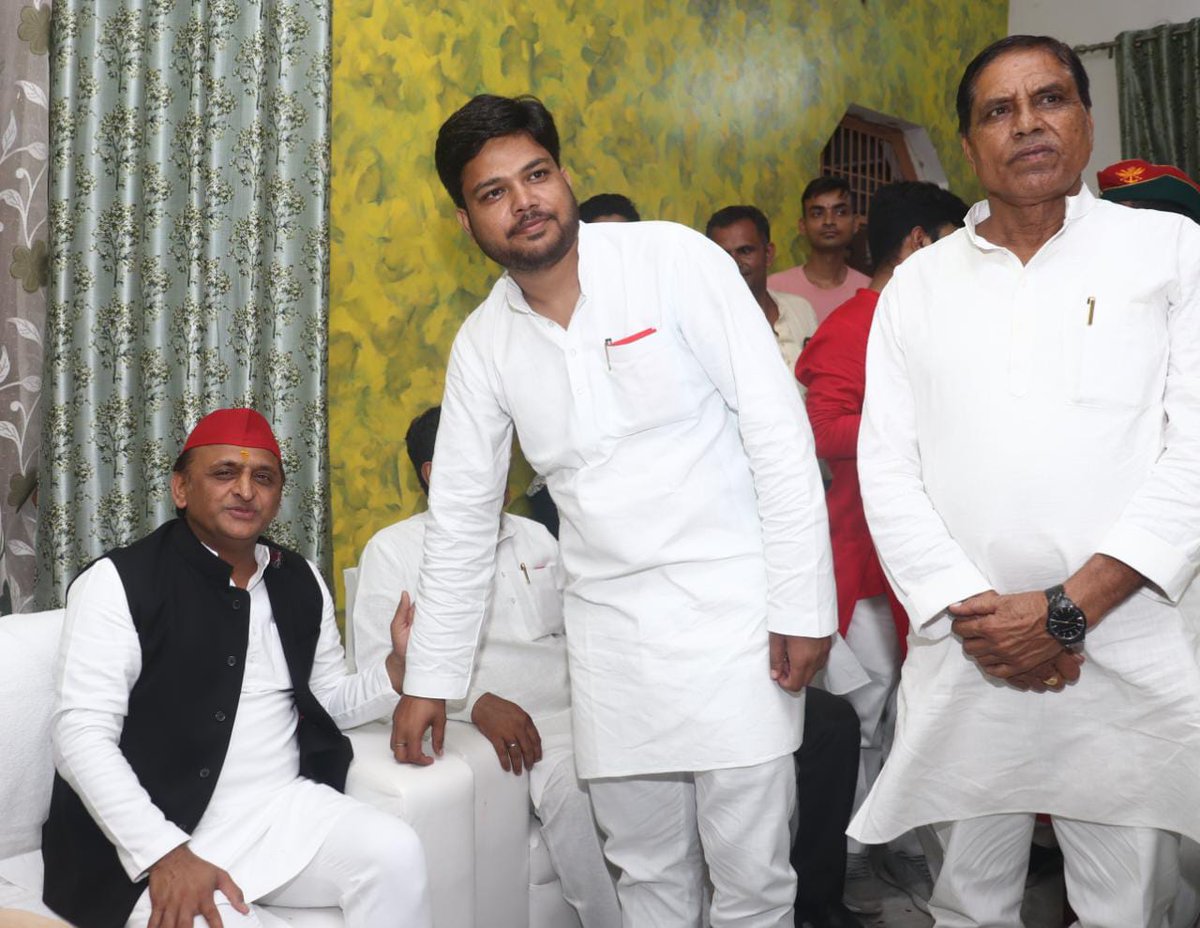 जनपद बांदा में माननीय राष्ट्रीय अध्यक्ष @yadavakhilesh जी का आशीर्वाद प्राप्त हुआ।