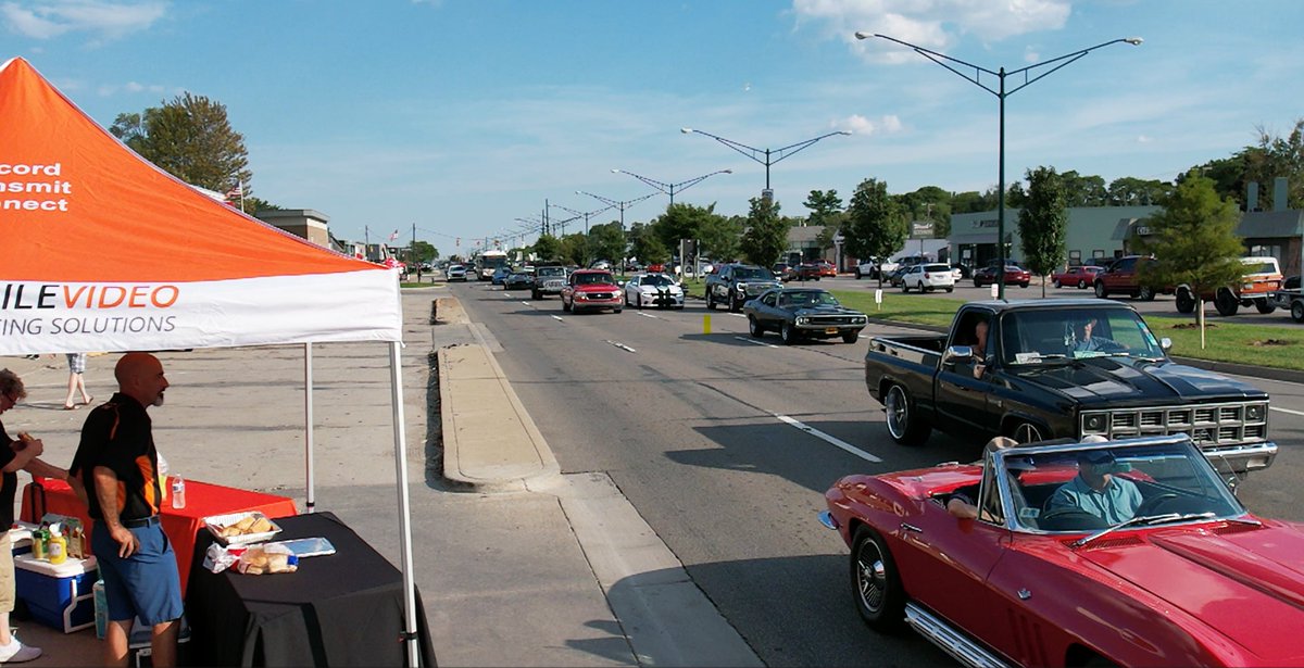 MobileVideo_'s tweet photo. Live Stream Woodward Dream Cruise - Sat. 8/19/2023 at 12PM EST.  
Watch one of the largest moving antique and specialty car shows in the world.  https://t.co/j7Hj8UiFjq
  #fleetmanagers #towtruckdrivers https://t.co/cLcHYpZVRu