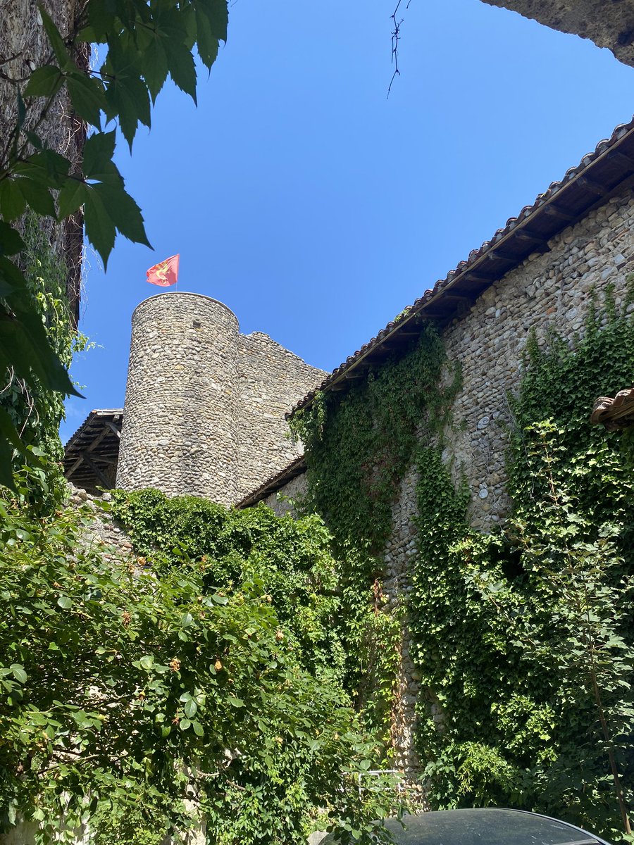 jipysn's tweet image. Petite halte à Pérouges et sa citée médiévale #Perouges
