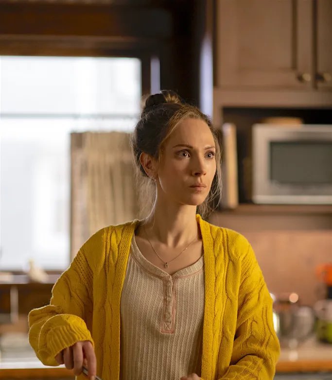FilmUpdates's tweet photo. First look at ‘FARGO’ season 5, premiering on November 21.

It follows a Sheriff in North Dakota named Roy Tillman (Jon Hamm) who’s hot on the trail of Dorothy “Dot” Lyon (Juno Temple), a seemingly run-of-the-mill housewife who finds herself darting from authorities in Minnesota and North Dakota. Although Roy’s son, Gator (Joe Keery) wants nothing more than to follow in his father’s footsteps, he can never quite live up to Roy’s expectations, forcing the Sheriff to lean on a drifter known as “Ole Munch” (Sam Spruell).
