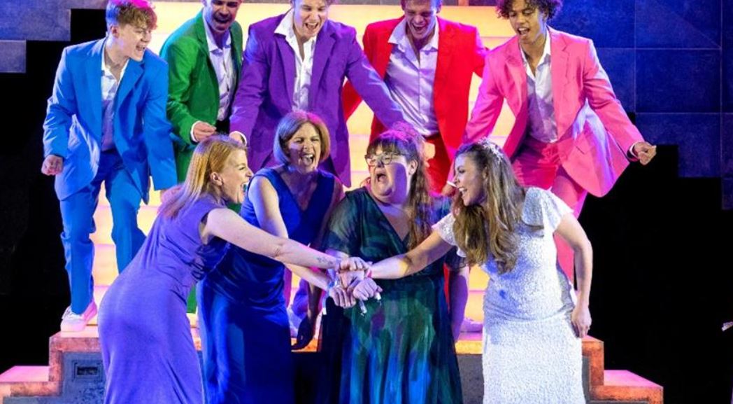 VisitLancashire's tweet photo. "has everything a musical should have...brilliant" Greatest Days at the Opera House, Winter Gardens, Blackpool until this Saturday 19th August - read our review here then.. *It only takes a minute*....to book your tickets > https://t.co/HO0zhzVEZN https://t.co/SIdceSbgeE