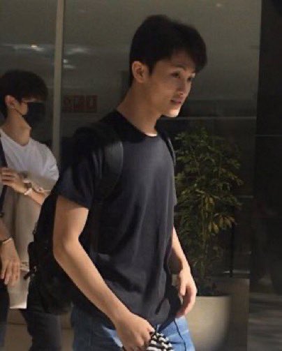 iymubear's tweet image. ม้าคลี เสื้อดำผมดำ ลาก่อน