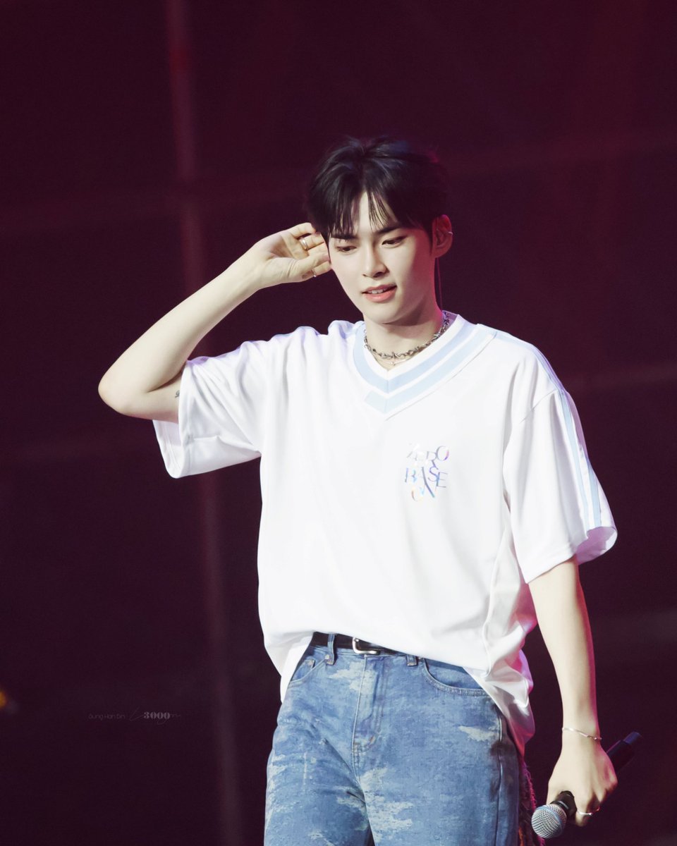 3000_shb's tweet photo. 20230815 ZEROBASEONE FAN-CON

휴..너무 잘생겼짜나😚

#SUNGHANBIN #성한빈
#ZEROBASEONE #ZB1 #제로베이스원 https://t.co/tCYnNt205Z