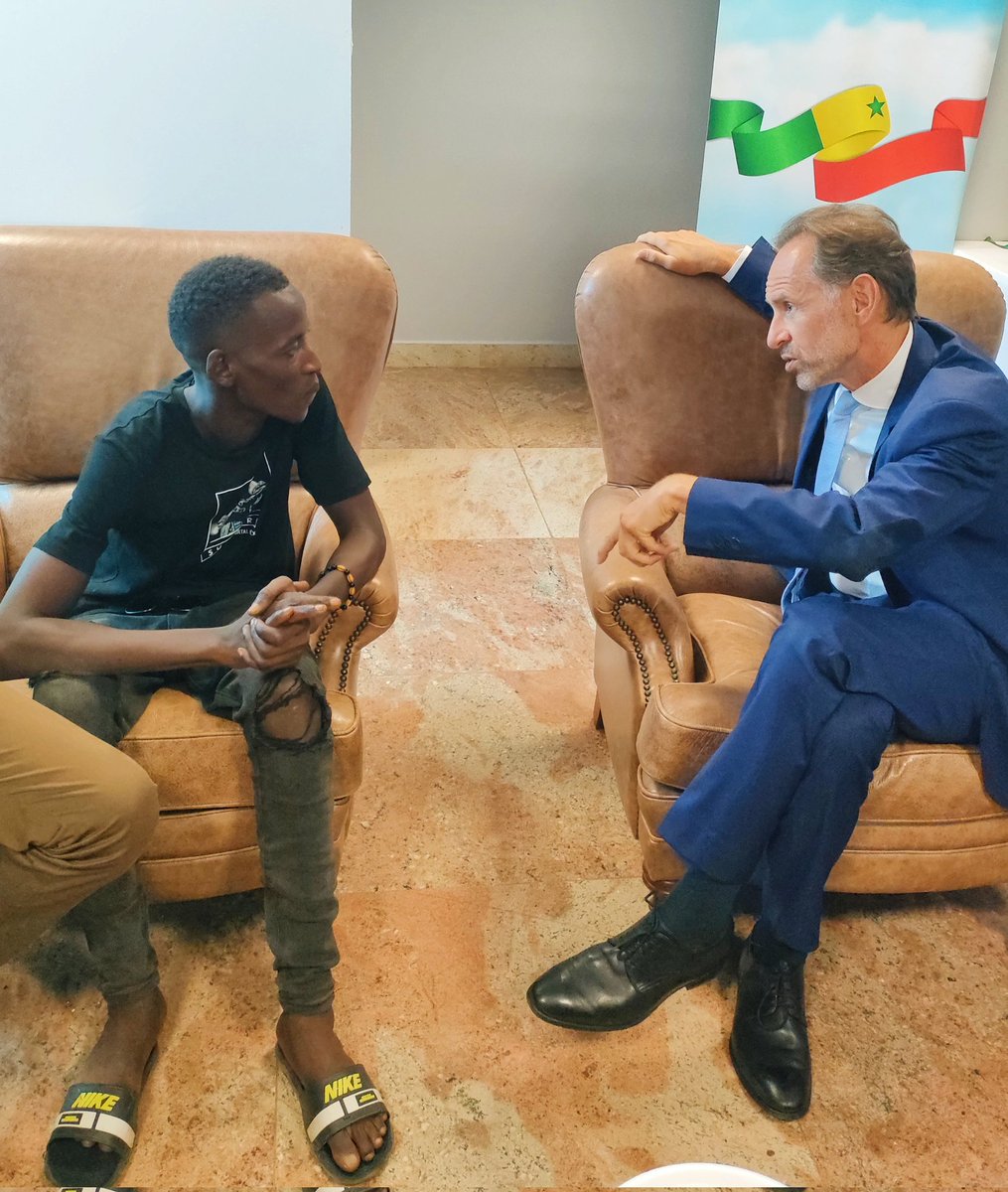 UEauSenegal's tweet image. "Maintenant c'est ici! " 
Après 6 ans au Maroc en tant que migrant illégal, Bassirou Seck Dioum a été aidé par l'équipe du BAOS à rentrer au Sénégal en toute sécurité et à lancer son activité 🚕
Réussir au 🇸🇳, c'est possible! 
Renseignez-vous 👉 bitly.ws/Sfqc
#tekkifii