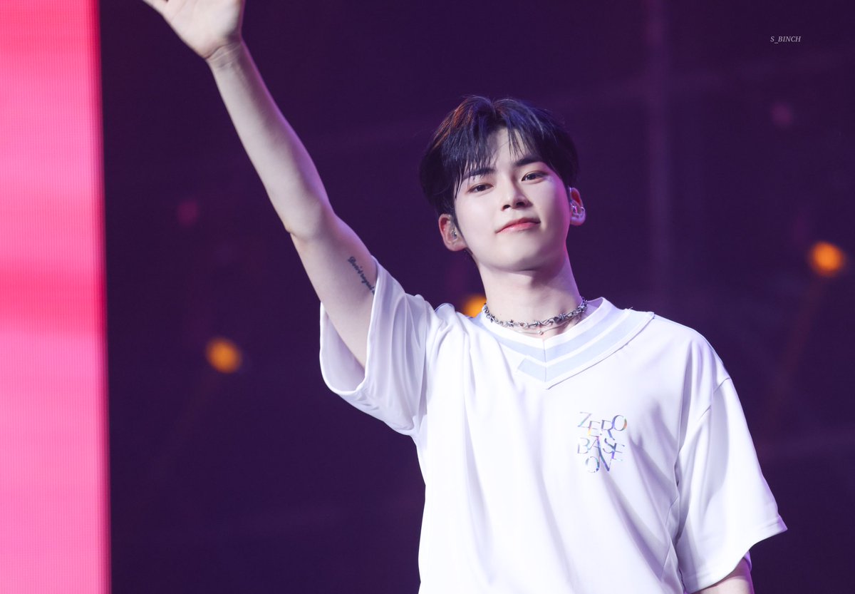 ido_love_bin's tweet photo. 230815 첫 팬콘

방가방가 햄토리 💖🐹

#성한빈 #SUNGHANBIN #ソンハンビン
#ZEROBASEONE #제로베이스원 #ZB1
#成韩彬 #제베원 #冰冰 https://t.co/yTBmcmEJ1Z