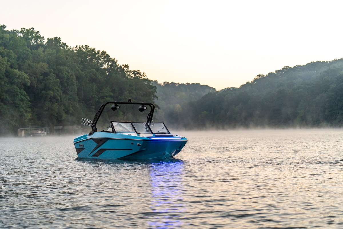 HeydayWakeboats's tweet photo. The H20, a smoke show 💨

#HeydayH20 #shatteryourexpectations https://t.co/7LJzhyt122