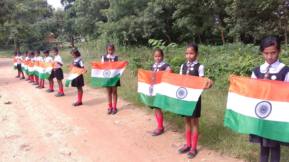 RUpakaar's tweet photo. We celebrate Independence Day with village students &amp; Tiranga. Radio Upakaar 90.4 FM, Keonjhar, Odisha                                          #AmritMahotsav,  #CRAIndia2011 #MeriMaatiMeraDesh,  #Tiranga         @MinOfCultureGoI, @CRAIndiaLive,    @RUpakaar https://t.co/m79LFpbpNN