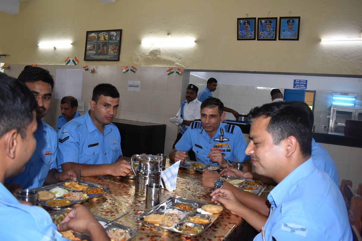 hqwaciaf's tweet photo. Air Mshl PM Sinha, AOC-in-C WAC, visited MCC Basantnagar, a communications hub of IAF.  He interacted with the air warriors and appreciated their operational orientation and preparedness. https://t.co/2qk26gA9QK