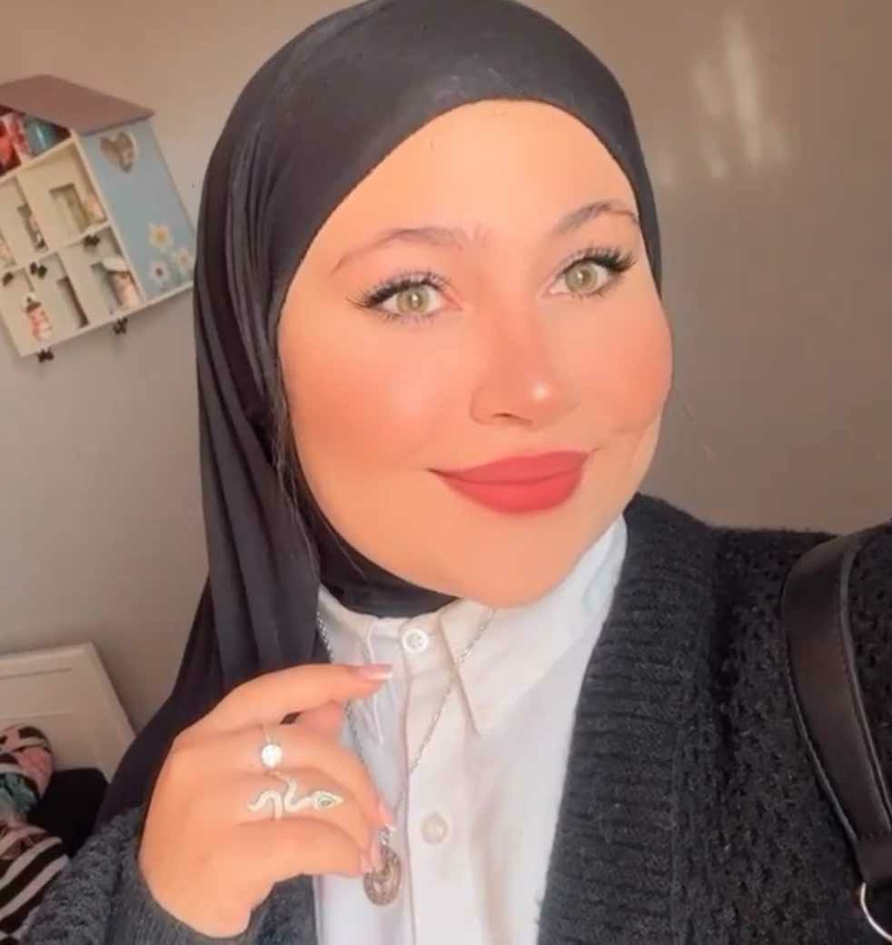 الحياه لا تسير............. كما نهوى
بل كما تهوى الحياه ........... نسير