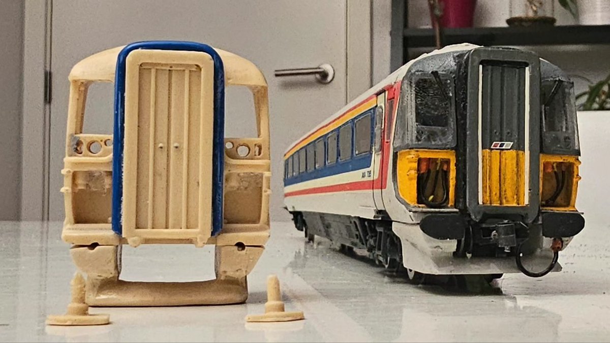 PdannyH's tweet image. WhatsOnTheWorkbench - #Class442 DTS finally getting its long overdue upgrade. Removed the Hurst Cab, replaced the bogies, stripped off the roof inaccuracies, removed HST interior &amp;amp; changed the corridor connection to give it that more rubbery look. #TMRGUK #VariousMultipleUnits