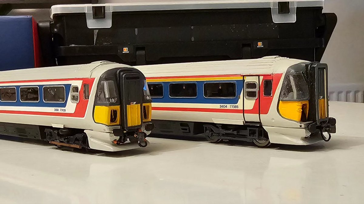 PdannyH's tweet image. WhatsOnTheWorkbench - #Class442 DTS finally getting its long overdue upgrade. Removed the Hurst Cab, replaced the bogies, stripped off the roof inaccuracies, removed HST interior &amp;amp; changed the corridor connection to give it that more rubbery look. #TMRGUK #VariousMultipleUnits