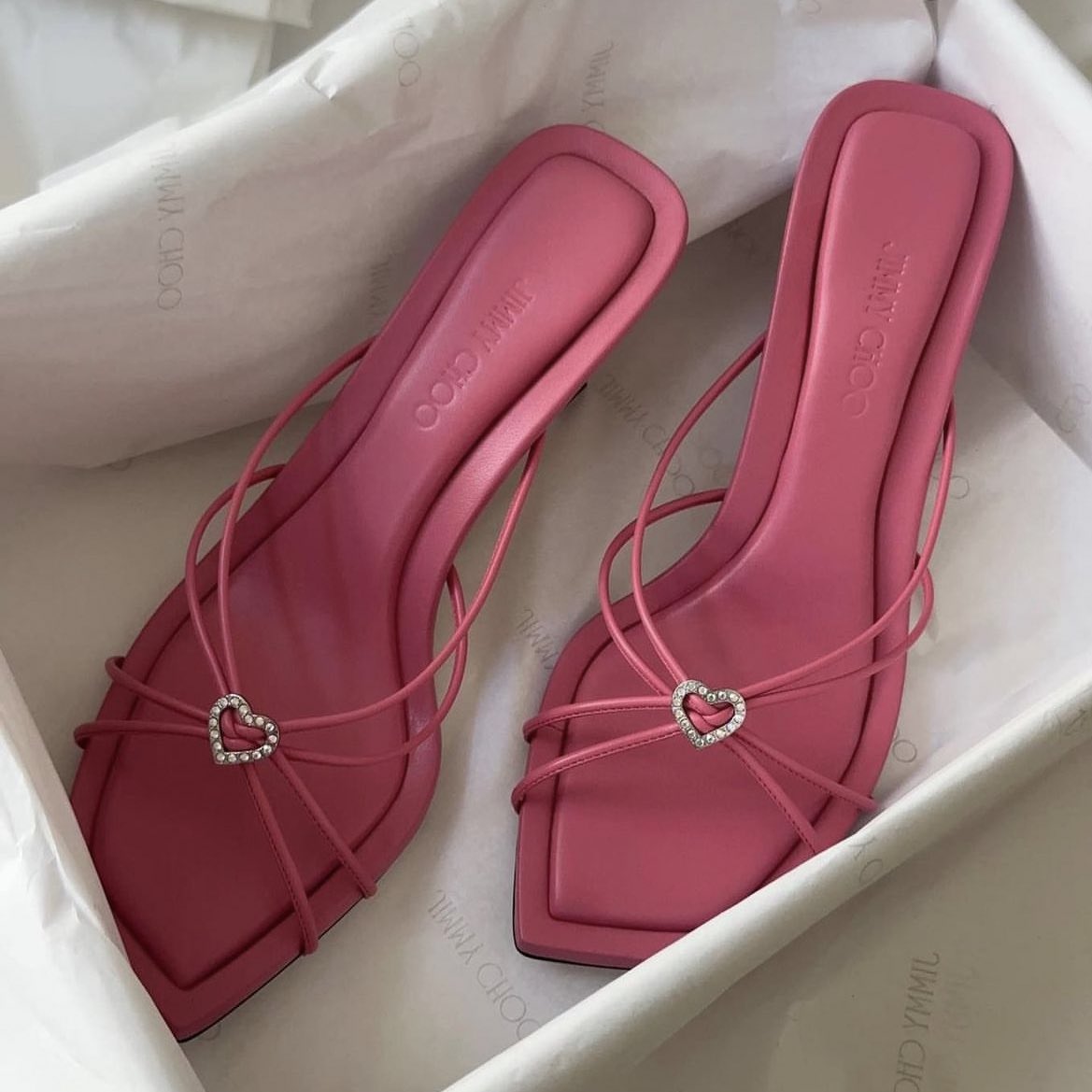 SelectOutfit's tweet photo. barbie heels https://t.co/JPV1xyF2Wn