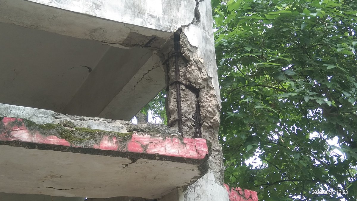 जर्जर बिल्डिंग में संचालित हो रहा पोस्ट आफिस गुरुबख्शगंज, भय के वातावरण में कार्य करने को मजबूर पोस्ट ऑफिस के कर्मचारी, कभी भी हो सकती है कोई दुर्घटना, ग्राहकों व कर्मचारियों में भय व्याप्त, जिम्मेदार ध्यान दे <a href="/IndiaPostOffice/">India Post</a> <a href="/UPGovt/">Government of UP</a>