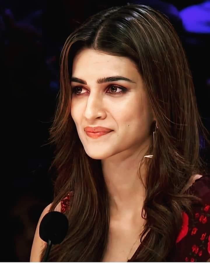 KritiSannon's tweet photo. Gorgeous #KritiSanon https://t.co/6vIh5ksboN