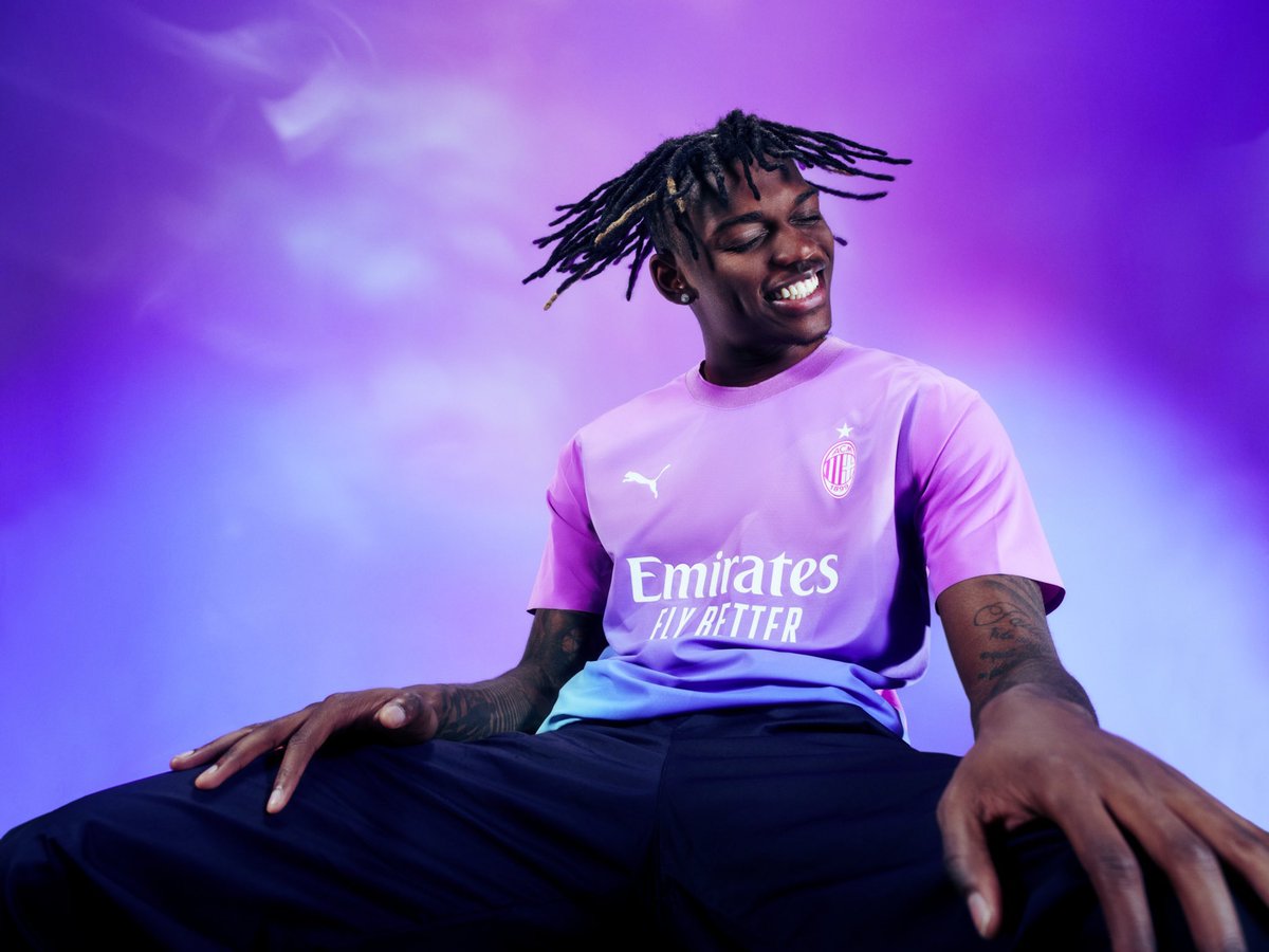 BestofLeao's tweet image. 🎁🟣 CONTEST NEW THIRD KIT 🟣🎁

Want to win the new kit of AC Milan ? 

- RT this tweet
- FOLLOW @BestofLeao and @LeMaillotDeFoot 
- COMMENT your size

Good luck ☘️
