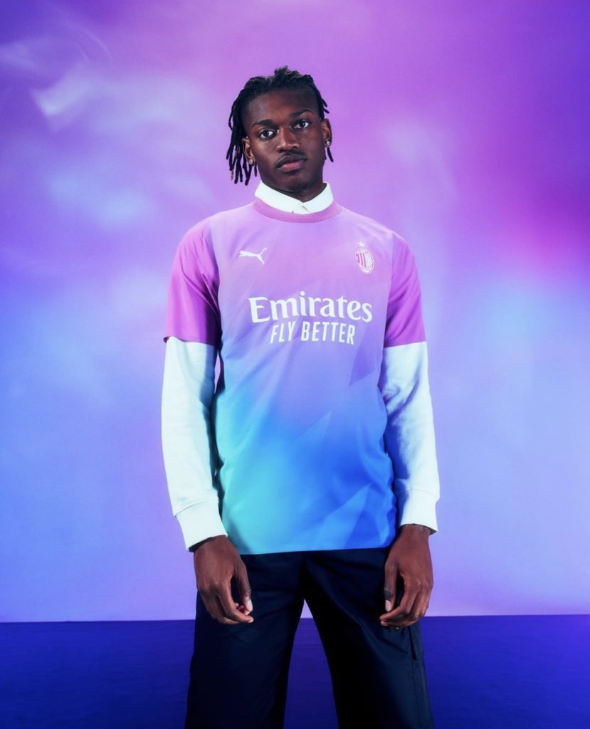 BestofLeao's tweet image. 🎁🟣 CONTEST NEW THIRD KIT 🟣🎁

Want to win the new kit of AC Milan ? 

- RT this tweet
- FOLLOW @BestofLeao and @LeMaillotDeFoot 
- COMMENT your size

Good luck ☘️