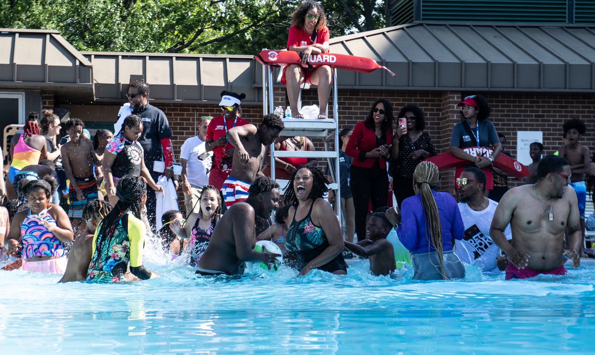 There’s still time to #JumpIn to your neighborhood pool before summer ends! Outdoor pools have been closing in 🌊 since August 6th, 2023. 

Find an open pool near you - 🔗 in bio for the full closure schedule