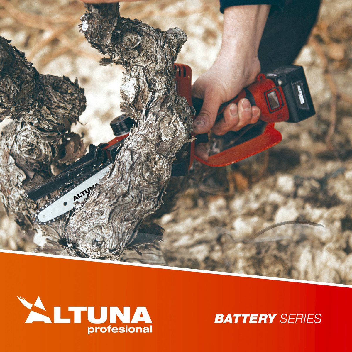 ALTUNAPRO's tweet photo. Altuna profesional Ab100-MS en acción, una #herramienta de altas prestaciones para los trabajos más exigentes. 
#altuna #altunagroup #herramientas #Motosierra #motosierras #chainsaw #chainsawman #poda #PodaProfesional #pruning #pruningtools https://t.co/2alNpTIMVW