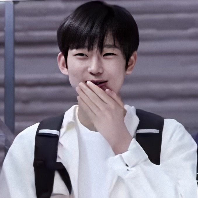 mylovesunoo's tweet photo. Remember when Sunoo and Jungwon said they always decide what to wear together and now they decided to wear the jacket they first wore during episode 1 of I-land. 😭😭😭
#SUNOO #JUNGWON #ENHYPEN @ENHYPEN_members https://t.co/m58Vo7eO3X