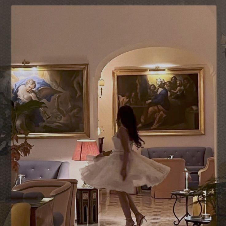 كأن عطرها الحُلم ، و عبيرها التجلي 🦋