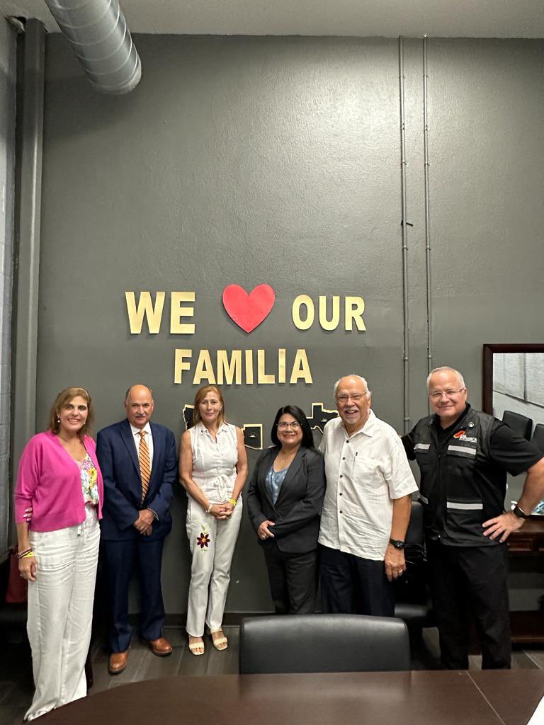 Gracias <a href="/tatclouthier/">Tatiana Clouthier</a> y <a href="/supermaela/">maria elena assad</a> por acompañar como consejeras a nuestro director ejecutivo <a href="/Lezavala/">Luis Eduardo Zavala</a> en la visita a <a href="/SouthwestKey/">Southwest Key Programs</a>. Estupenda labor a través de 27 albergues a lo largo de la frontera nos inspira y anima para coordinar esfuerzos!