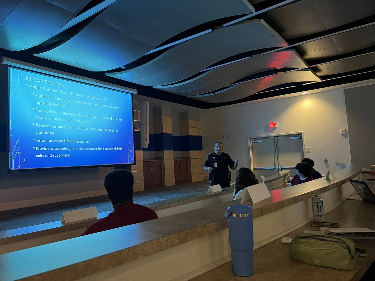 erinscpps's tweet image. So grateful for the amazing partnerships @SCPPS has with the @SCPSheriff. The Criminal Justice class facilitated by Capt. Whitney! Thank you to all team members for committing to providing this amazing opportunity for our students.
