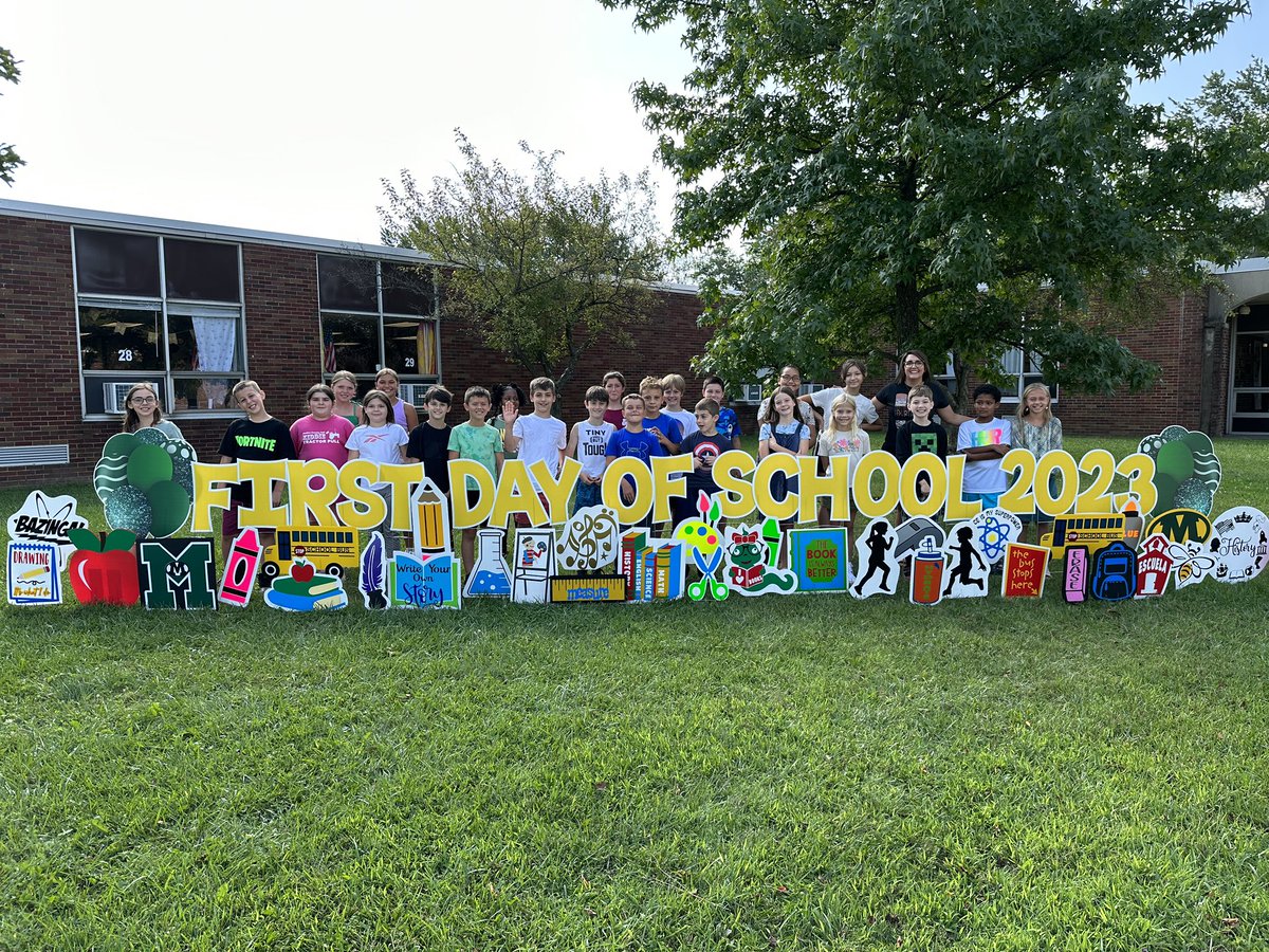 SidneyFennElem's tweet photo. First day pictures. We are soooo happy to have our students back! #fennfirstday https://t.co/za7B8ryQL9
