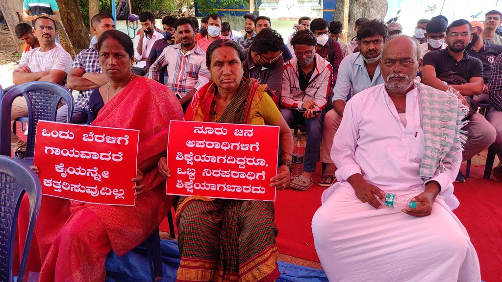 yashavanths26's tweet photo. @PriyankKharge #justice4genuinePSIcandidates 
PSI545ರಲ್ಲಿ ಅಕ್ರಮದಲ್ಲಿ ಭಾಗಿಯಾಗಿದ್ದವರು ಈಗಾಗಲೇ ಡಿಬಾರ್ ಆಗಿದ್ದಾರೆ ಆದರೆ ಸರ್ಕಾರದ ಮರು ಪರೀಕ್ಷೆ ನಿರ್ಧಾರದಿಂದ  ಪ್ರಾಮಾಣಿಕವಾಗಿ ಆಯ್ಕೆಯಾಗಿರುವ ಅಭ್ಯರ್ಥಿಗಳಿಗೆ ಅದರಲ್ಲೂ ಏಷ್ಟೋ ಮಹಿಳೆಯರು ಹಾಗೂ ಬಡ ರೈತ, ದಲಿತ ಕುಟುಂಬದ ಅಭ್ಯರ್ಥಿಗಳು ಸಂಕಷ್ಟದಲ್ಲಿದ್ದಾರೆ, ಪ್ರಾಮಾಣಿಕರಿಗೆ ಉದ್ಯೋಗ ನೀಡಿ🙏 https://t.co/YLYGopqpj9