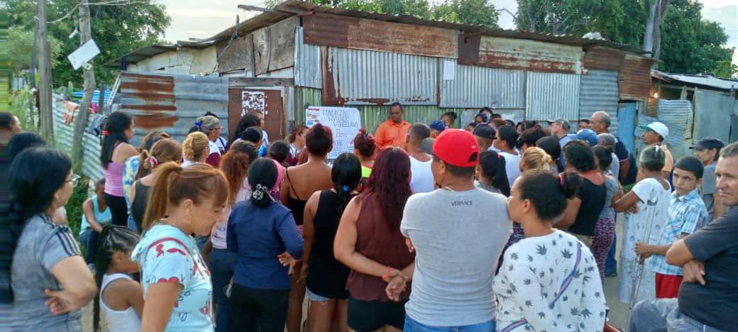 Fundavv21's tweet photo. Este 17 de Agosto la Fundación Viviendo Venezolano CHÁVEZ ETERNO  inicia el planteamiento de viviendas ecológicas en el Municipio los Guayos Edo Carabobo! Cumpliendo con las políticas emanadas por nuestro presidente Nicolás Maduro Moros. Juntos somos más https://t.co/8zIkpJ6b5b