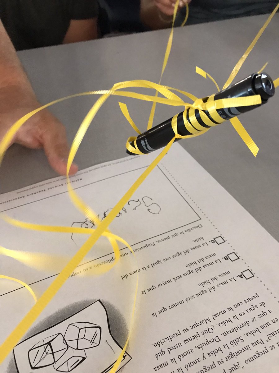 vasquezSTEM's tweet photo. Team building! Only one marker to write the word Science! We did pretty good! 
@NISDHenderson 
@NISDElemScience #TeamSciSS https://t.co/eRuqyfS9db