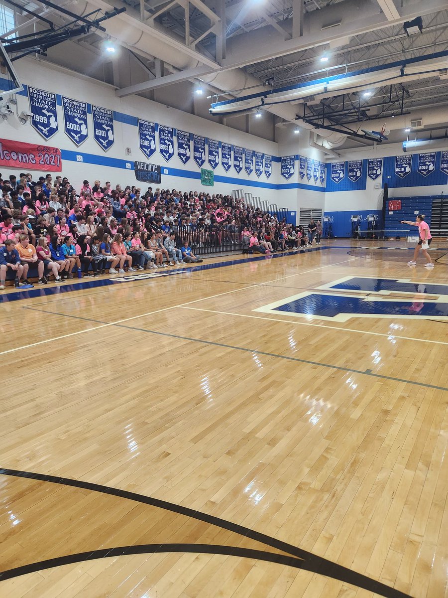 FalconLinkCrew's tweet image. What an awesome week training our Link Crew Leaders and welcoming our freshmen Falcons! We are so excited for the class of 2027! See you at the open house next Wednesday, 8/23, from 6-8! Thanks for the shirts @RCSFoundation2! #linkcrew @RHSFalcons @BoomerangPrjct