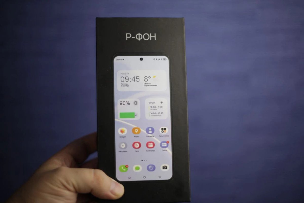 В России представили «Р-ФОН» — первый смартфон на российской системе Rosa Mobile (на основе зарубежной Linux). Круглосуточная прямая связь с ФСБ идёт в комплекте с телефоном.