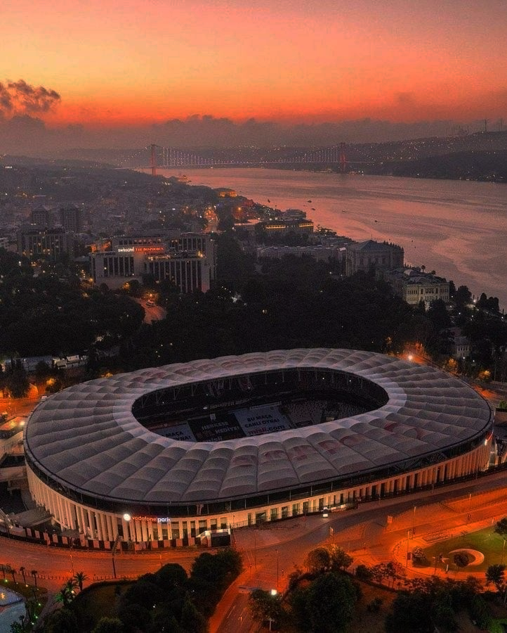 tribundergi's tweet photo. #Beşiktaş XI: Mert, Rosier, Necip, Amartey, Umut Meraş, Onana, Demir Ege, Gedson Fernandes, Semih, Ante Rebic, Muleka.

#Neftci XI: Brkic, Koffi, Yuri Matias, Tamas, Saief, Jaber, Mahmudov, Ozobic, Shinyashiki, Lebon, Olanare.

⌚️21.00 #UECL https://t.co/PxT6s86e9r