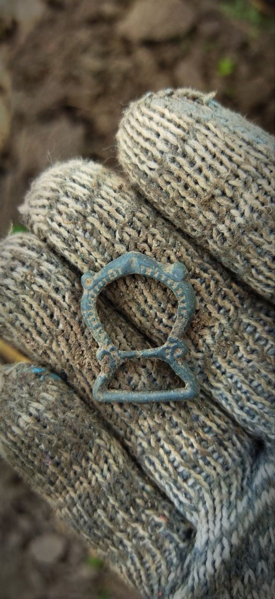 PashaKuprevich's tweet photo. Hi. I travel and search with a metal snitch. Visit me on Instagram @pozirk_u_daleczyn.
In the photo of the Tatra Mountains in Poland, a boulder with the image of a cross of the 10th-13th century near the village of Kameno Vileisky district of Belarus, a two-denary of 1570 of the https://t.co/AZ1b4XZGDK