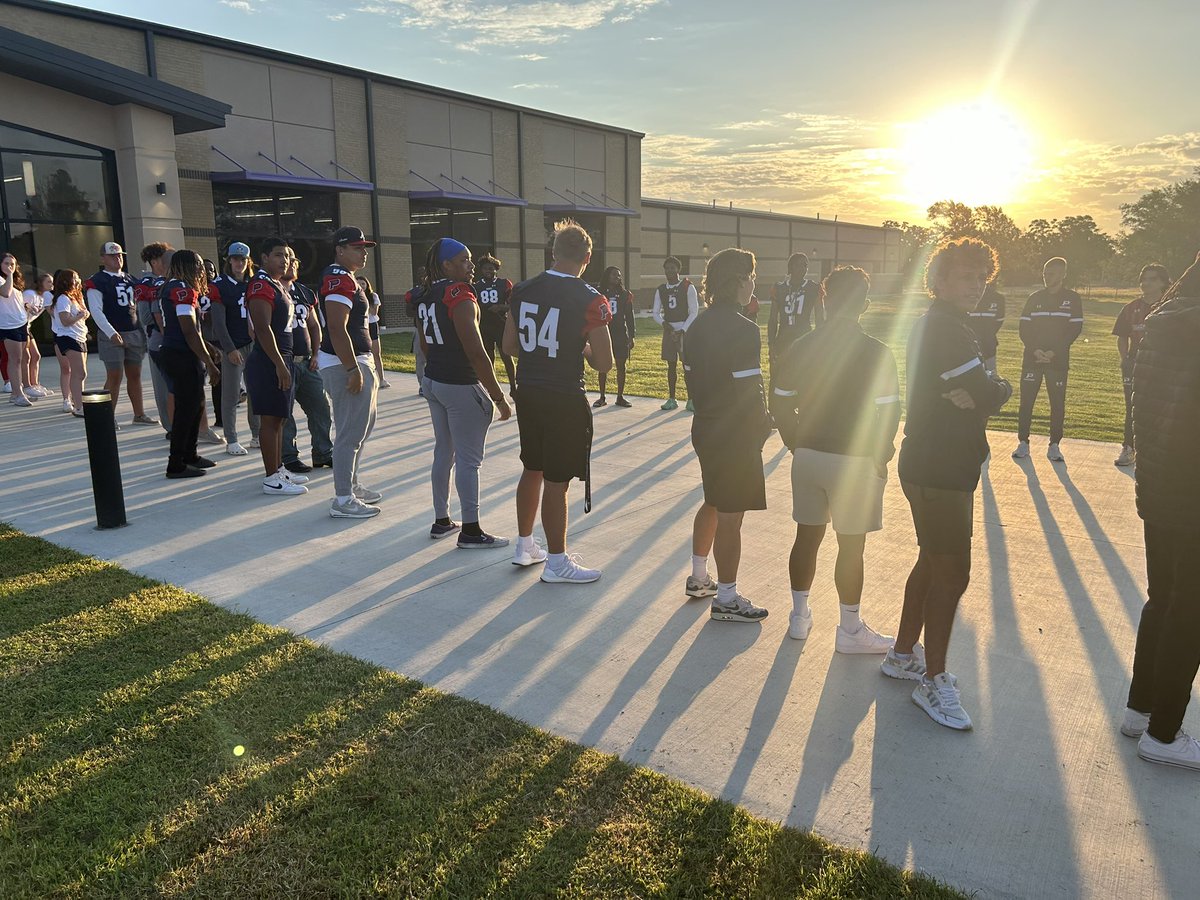 OPSUFootball's tweet image. Over the past week our guys enjoyed the oppurtunity to welcome Goodwell and Texhoma elementary students back to school! 

#EffortBasedCulture