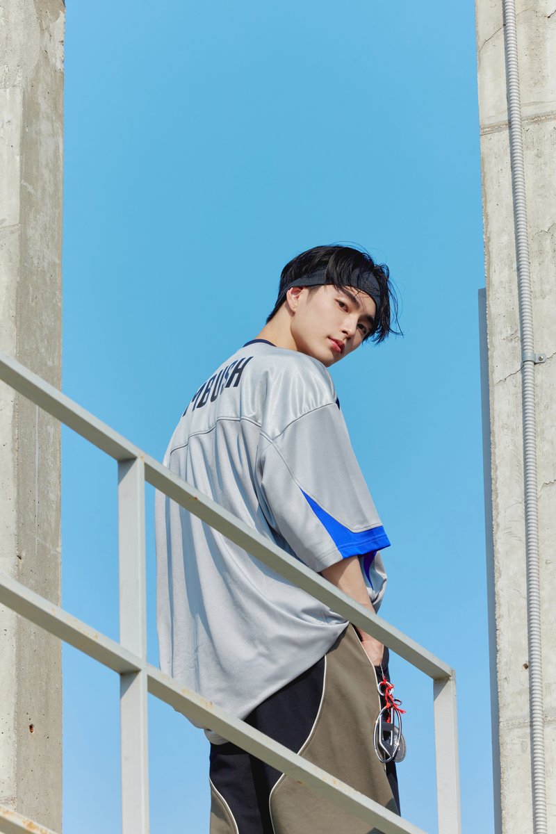RIIZE_official's tweet image. Training Days #2
#SEUNGHAN #승한

【Get A Guitar - The 1st Single Album】
➫ 2023.09.04 6PM (KST)

💿Pre-save &amp;amp; Pre-order
riize.lnk.to/GetAGuitar

#RIIZE #라이즈 
#RISEandREALIZE  
#GetAGuitar #RIIZE_GetAGuitar